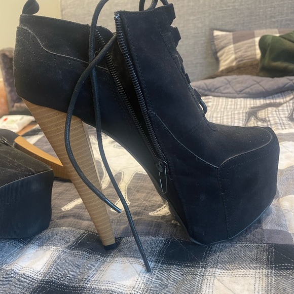 Super high platform zip up booties. Never won outside - Picture 3 of 4